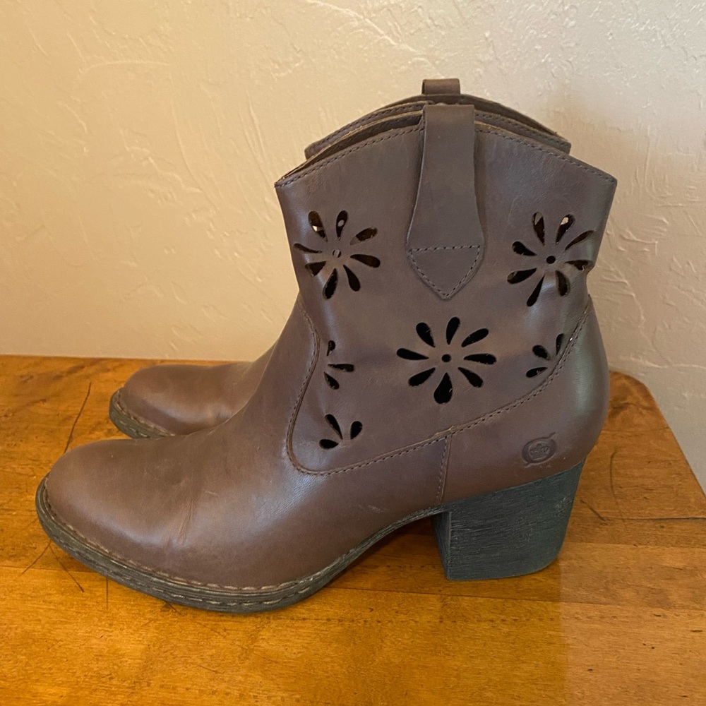 Born Womens Brown Leather Ankle Slipon Booties Floral Laser Cutout Detai… - Picture 3 of 11